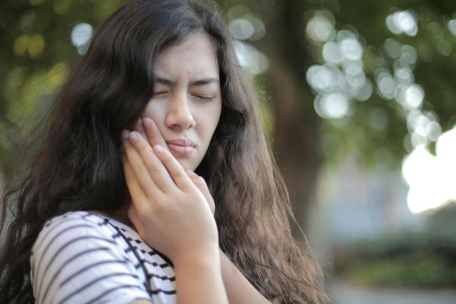 Emergency Dental Care Tips: Quick Relief When Your Dentist Isn’t Available 